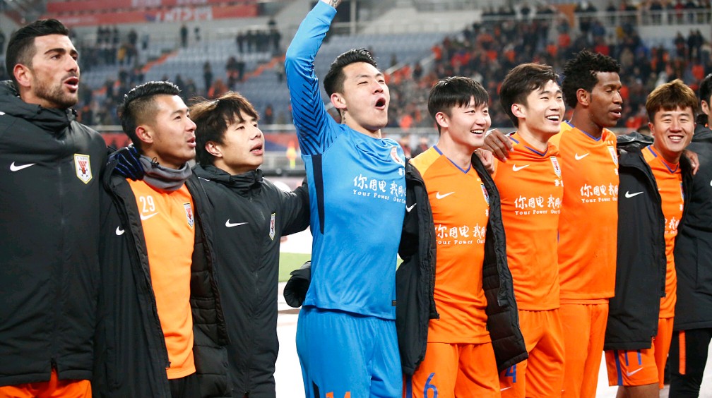 黑白直播体育-球队赛季表现不佳，球员合作关系存疑