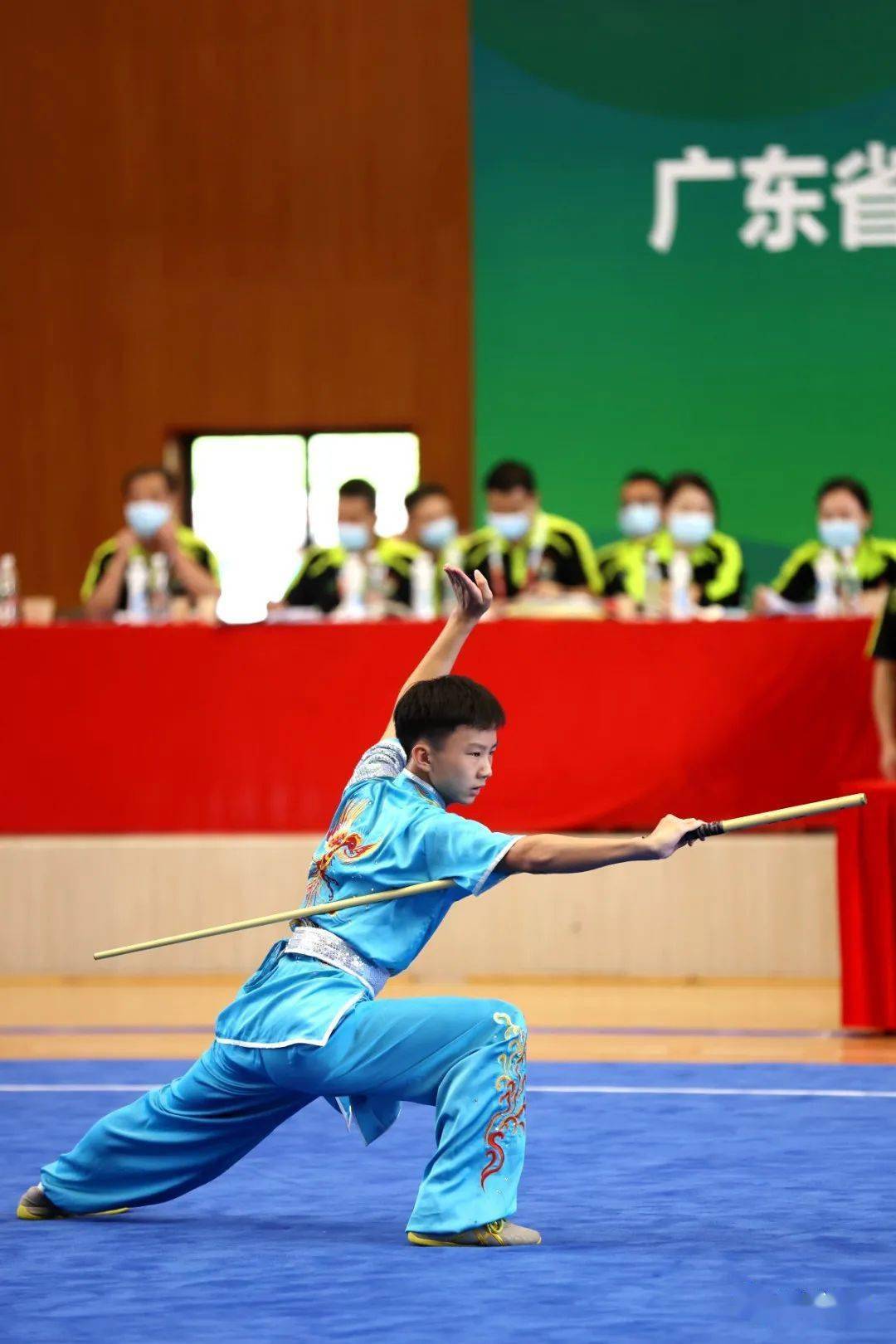 黑白直播免费体育直播-精彩的比赛轮番上演，悬念丛生