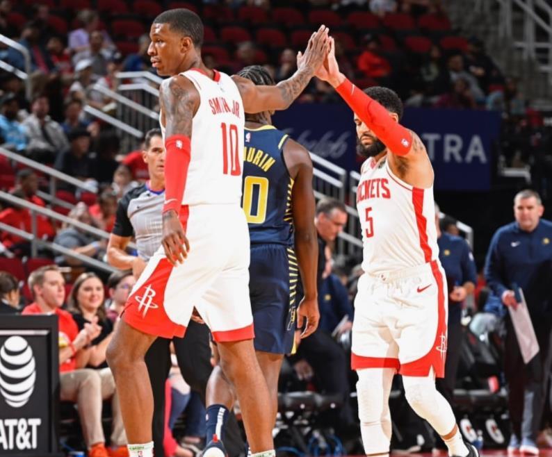 火箭队客场横扫马刺队，西部领先地位不动摇的简单介绍