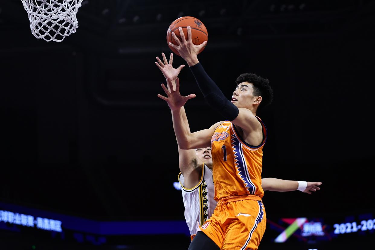 关于火箭三分雨狂砍分，轻取国王豪取双杀的信息