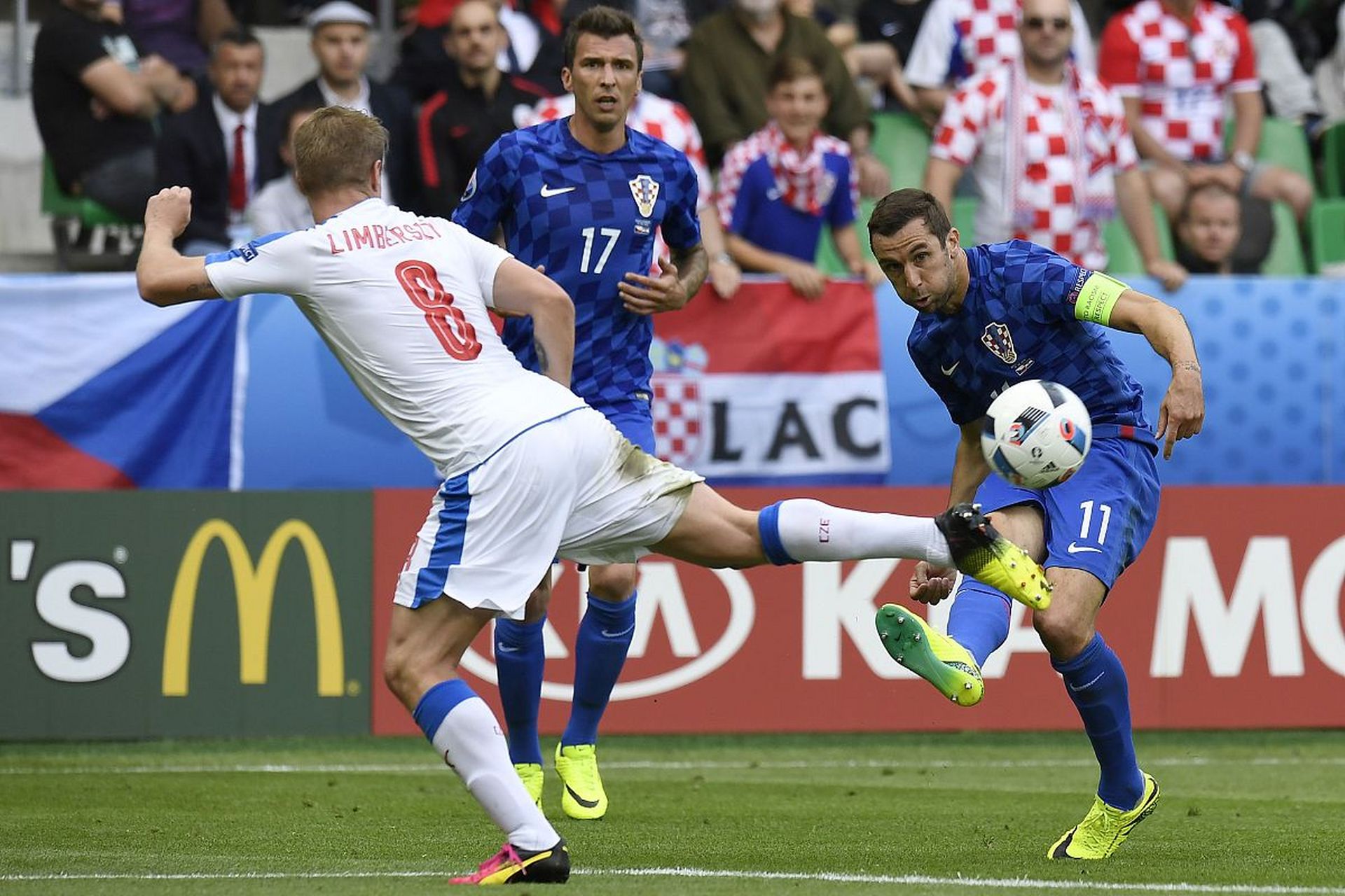 关于欧洲杯预选赛激情进行中:球员奋力拼搏,尽展风采的信息 关于欧洲杯预选赛激情进行中:球员奋力拼搏,尽展风采的信息