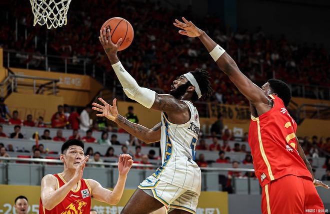 黑白直播在线观看nba-孤岛队胜利大幅度，获得了重要胜利