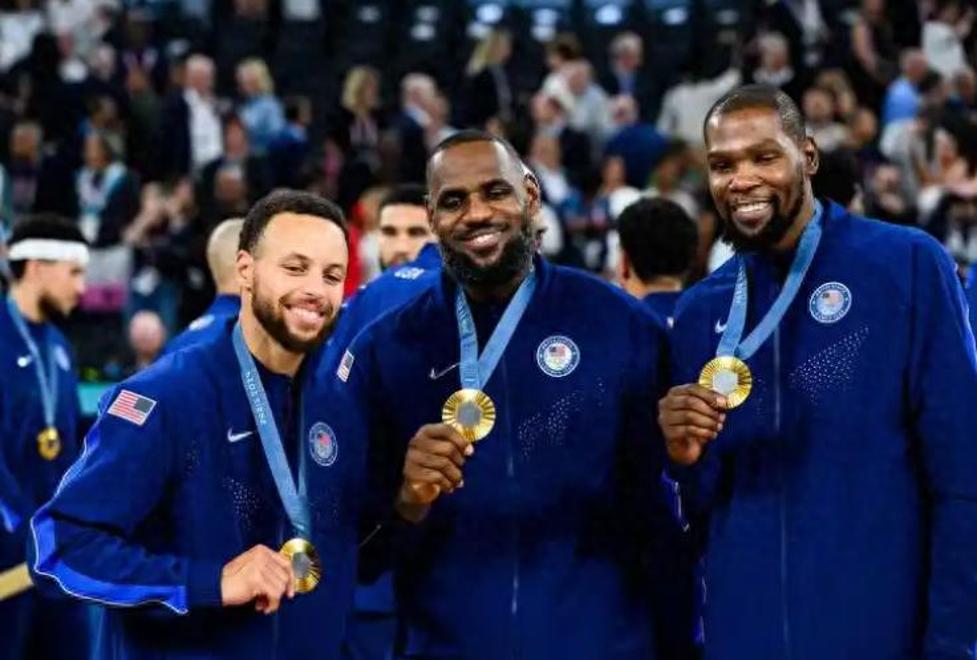 包含NBA球员登场胜利庆祝,球迷热情鼓掌欢呼的词条 包含NBA球员登场胜利庆祝,球迷热情鼓掌欢呼的词条