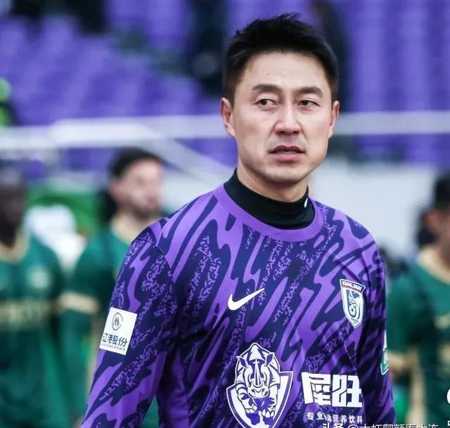 黑白直播免费体育直播-包含大连一方客场逼平重庆斯威，表现趋于稳定状态的词条