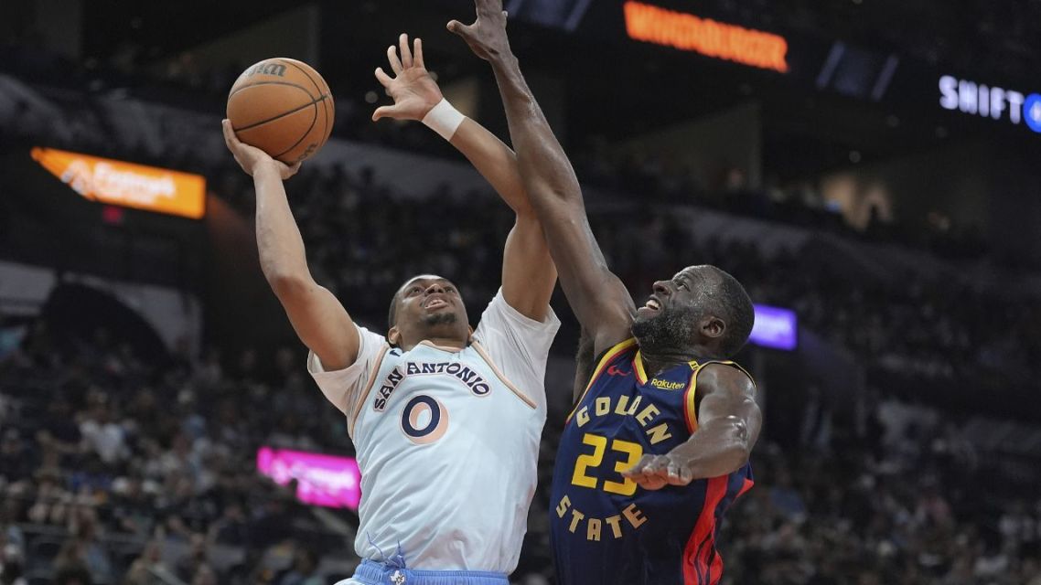 勇士主场不敌马刺,失去连胜 勇士主场不敌马刺,失去连胜