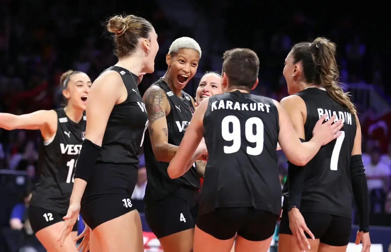 黑白直播-包含欧预赛：塞尔维亚惨遭淘汰，克罗地亚高举旗帜的词条