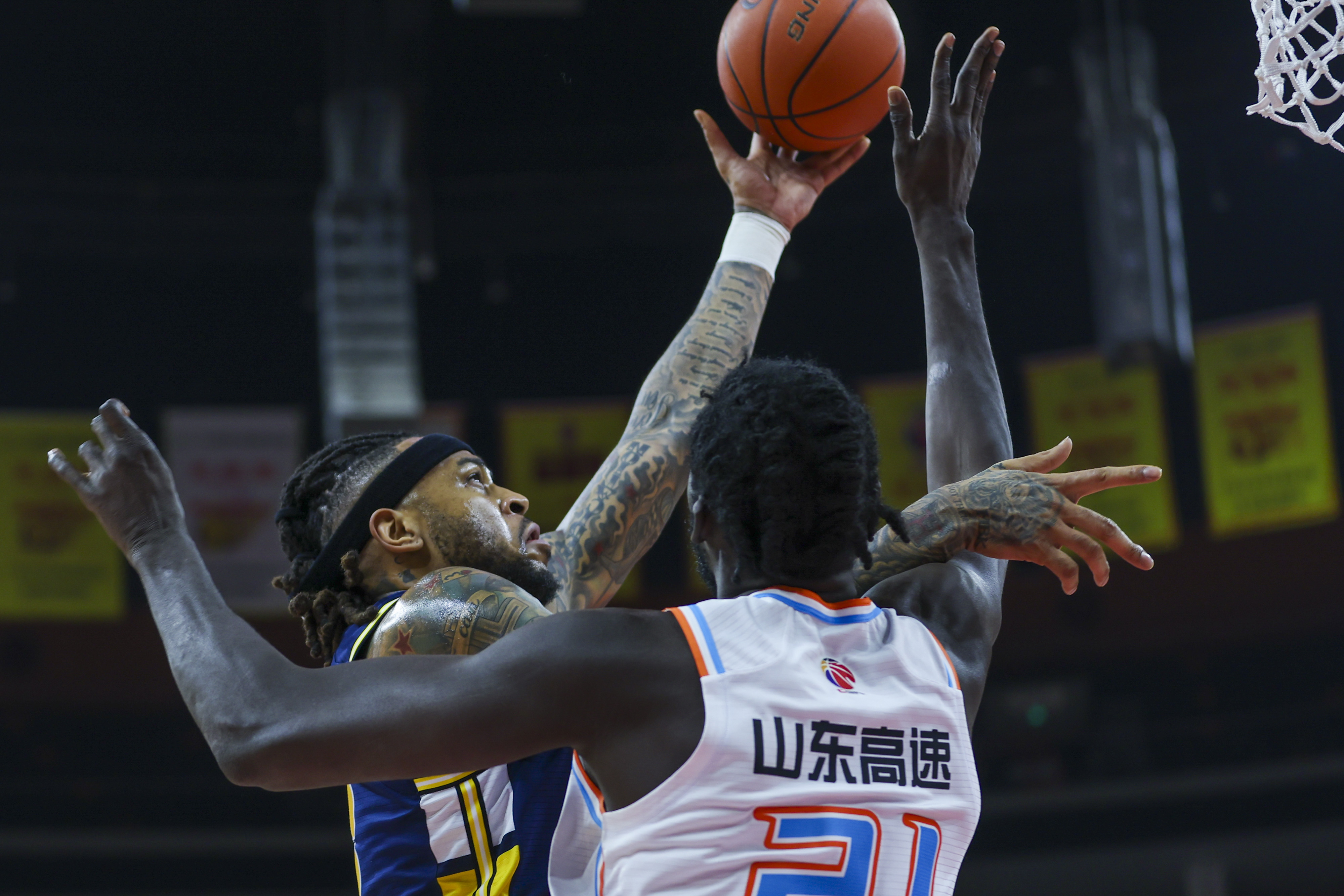 黑白直播免费体育直播-热血澎湃！球员全力拼搏，比赛激情四射的简单介绍