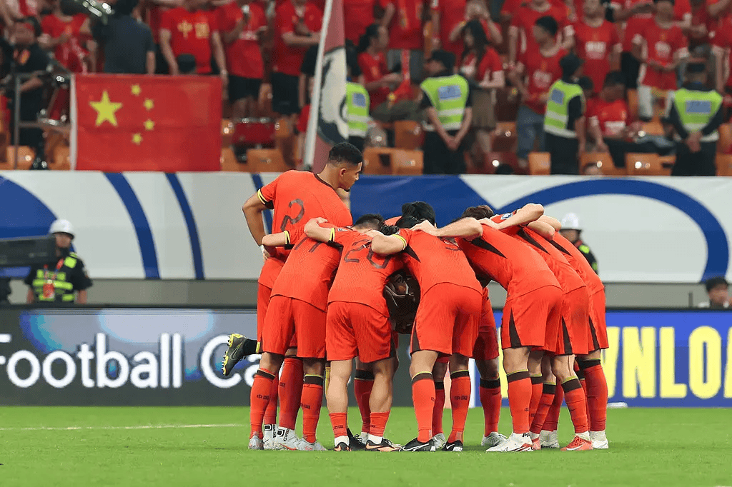 黑白直播在线观看-意大利队的战术打法备受赞誉和赞赏的简单介绍