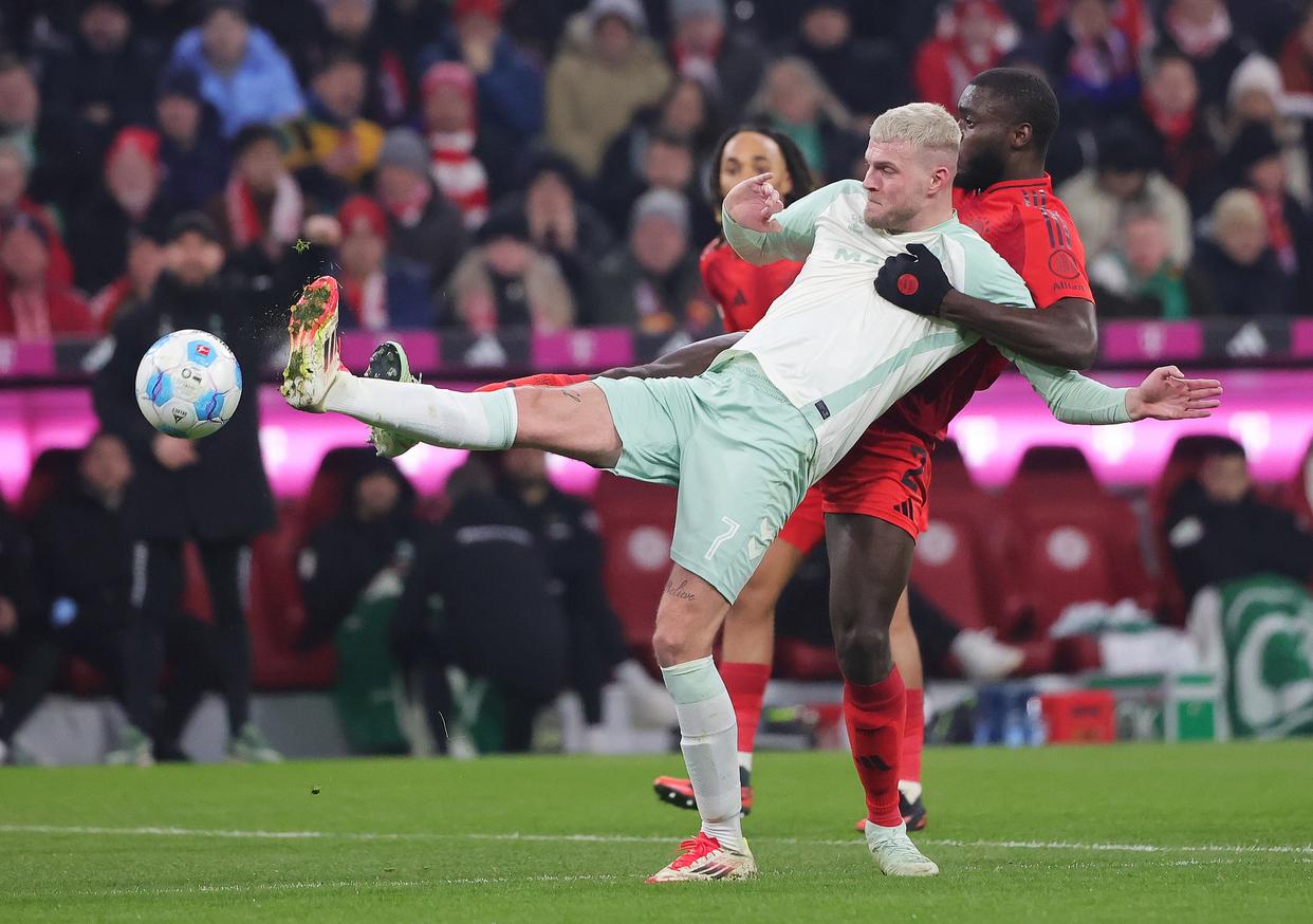 拜仁慕尼黑在足球欧洲比赛中跨过障碍