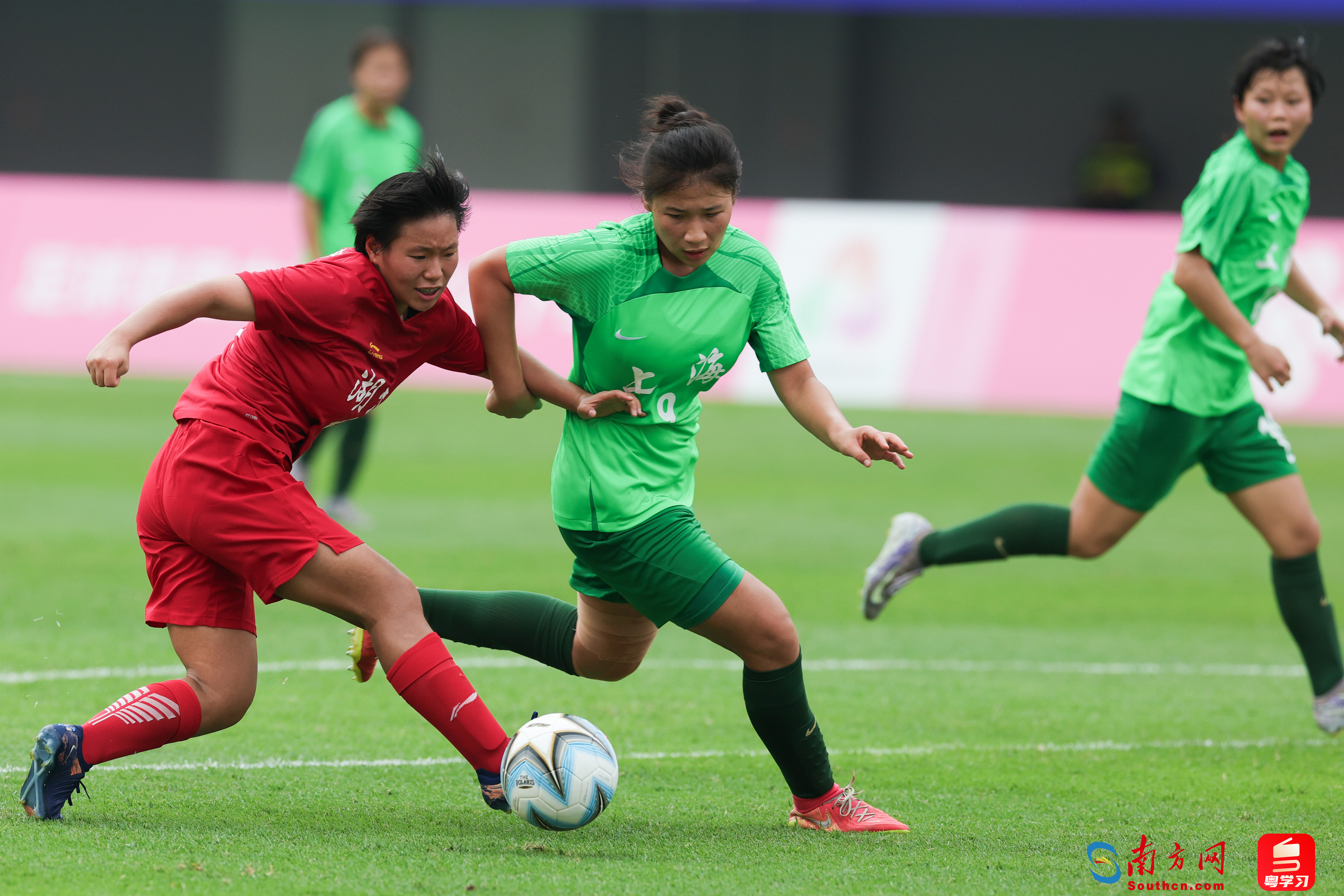 黑白直播网-U-女足队表现出色，展现出实力强大的简单介绍