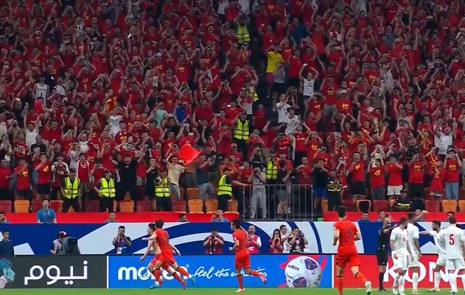 关于极限较量！惊险绝杀创造历史，主队庆祝胜利的信息