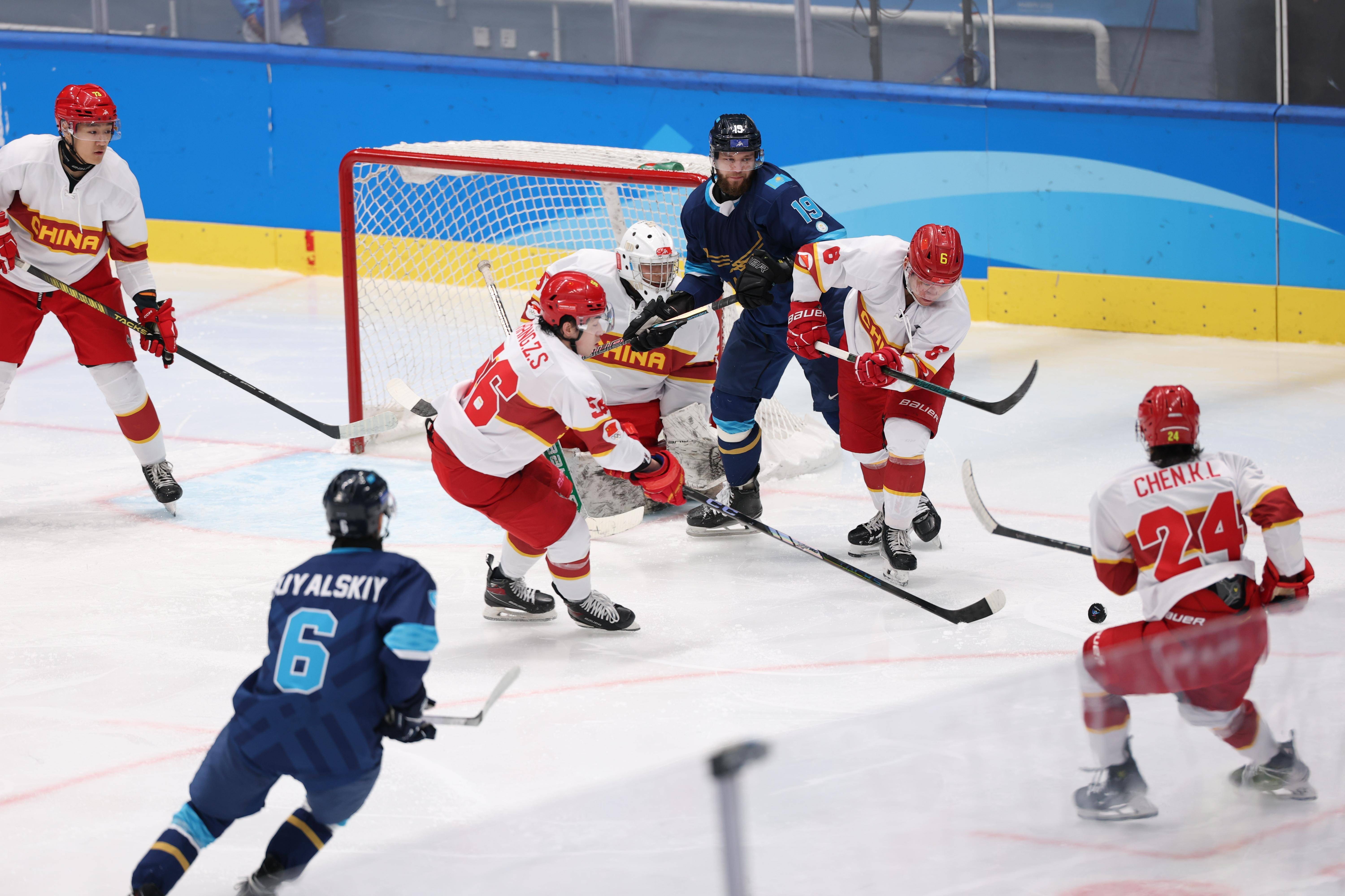 冰岛队在场上展现出色的团队合作