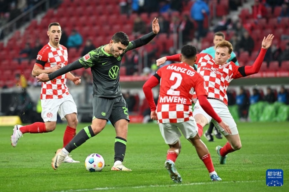 关于沃尔夫斯堡俱乐部在德国足球比赛中大获全胜的信息