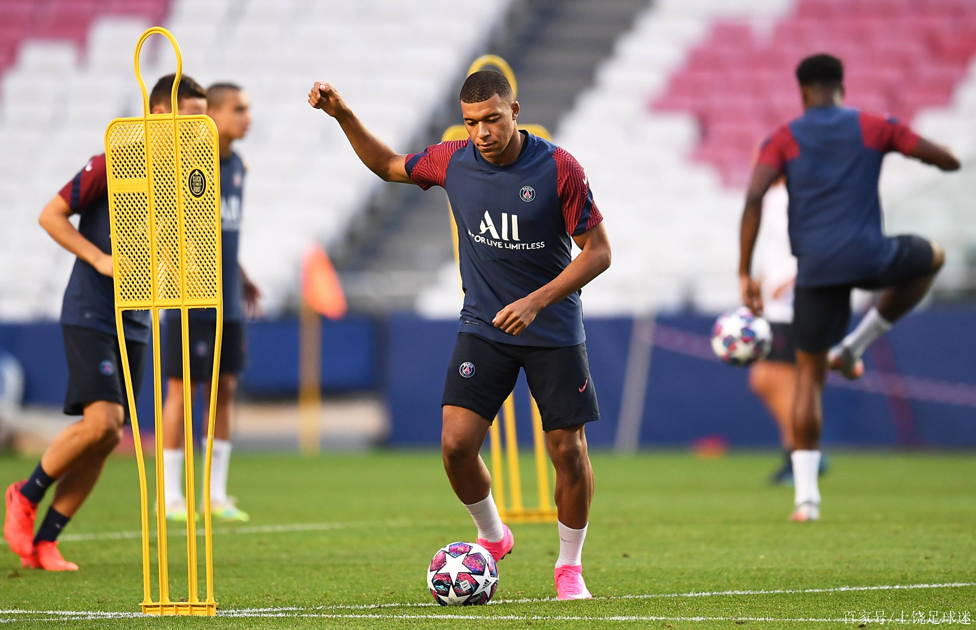 里昂客场取胜，继续保持不败