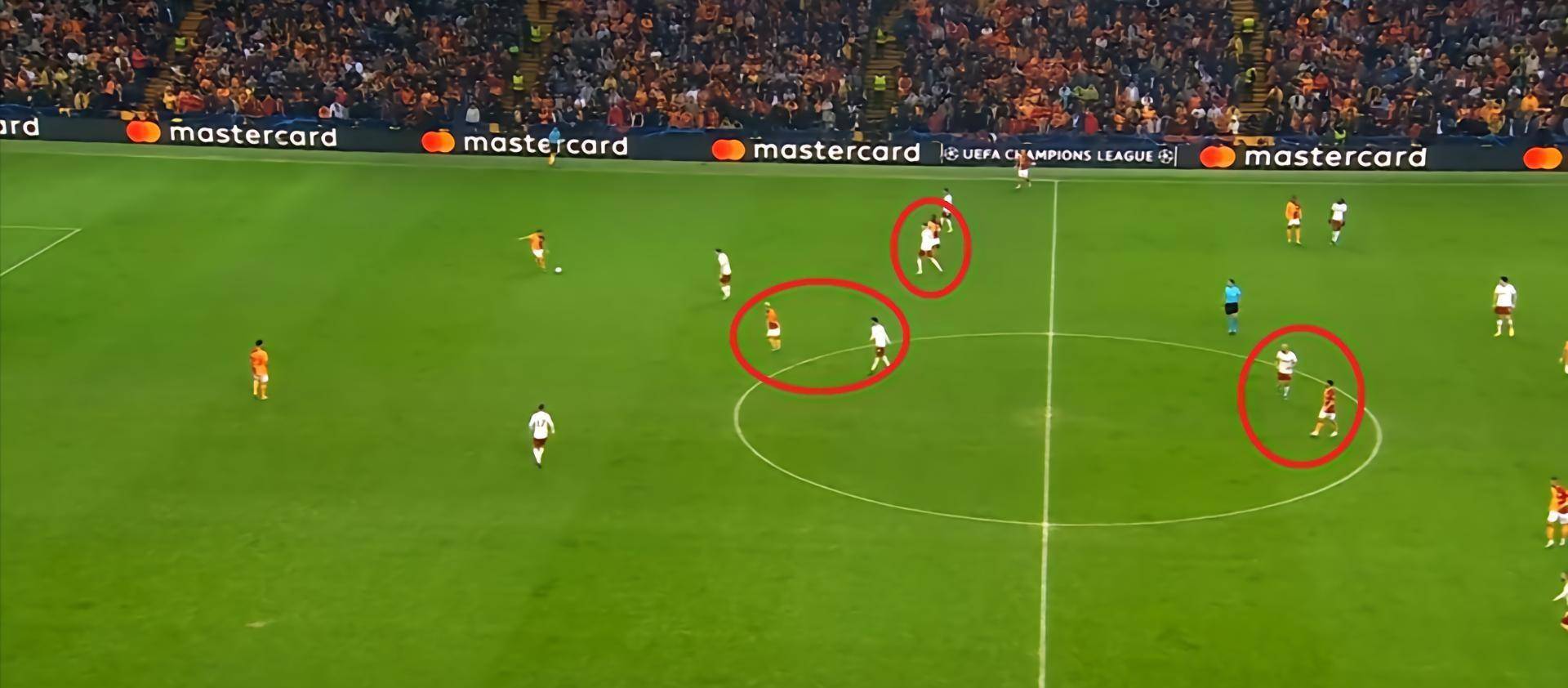 黑白直播在线观看-阿贾克斯击败对手，稳固领先优势