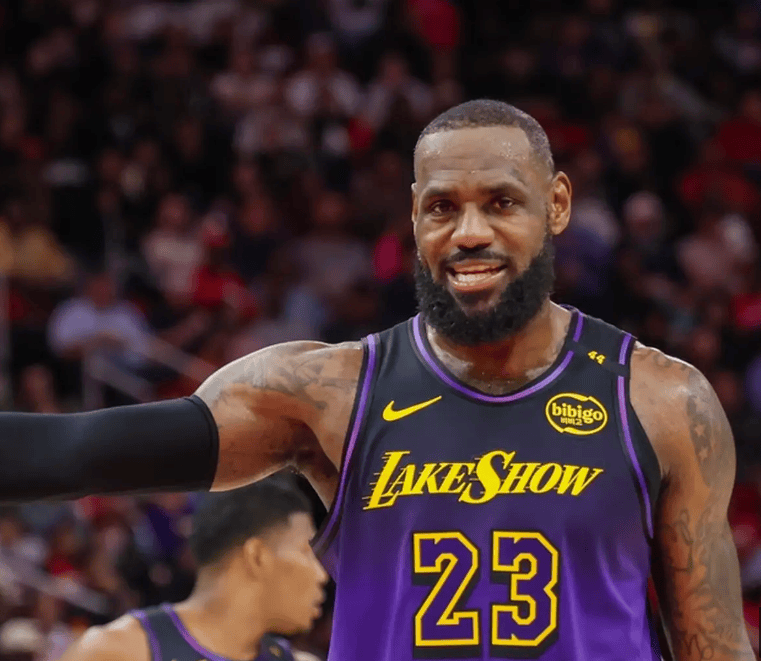 小组赛焦点:詹姆斯逆转,争议判罚的简单介绍 小组赛焦点:詹姆斯逆转,争议判罚的简单介绍