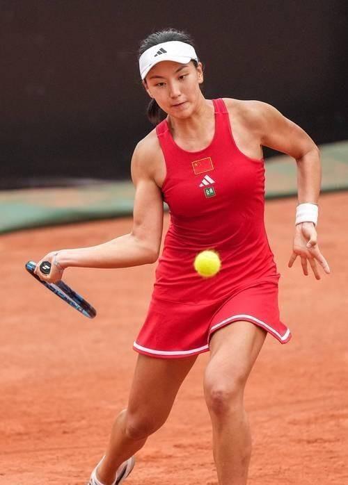 运动员力求完美表现,向世界展现实力 运动员力求完美表现,向世界展现实力