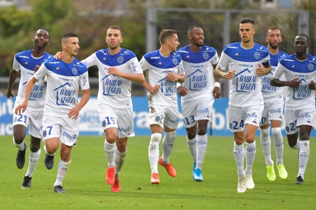 黑白直播nba在线观看-南锡队在主场比赛中力挫对手，继续领跑积分榜的简单介绍