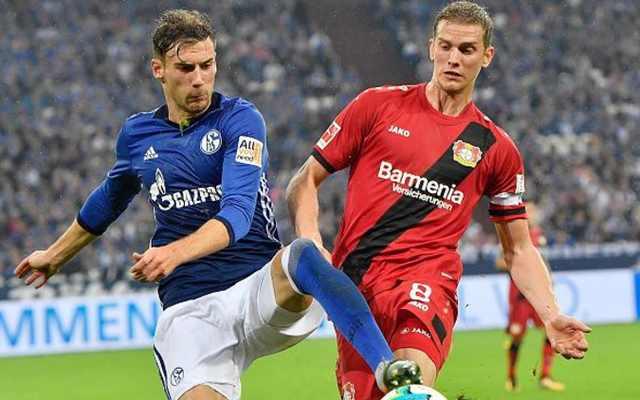 关于沙尔克战术打法受批评，需改进调整的信息