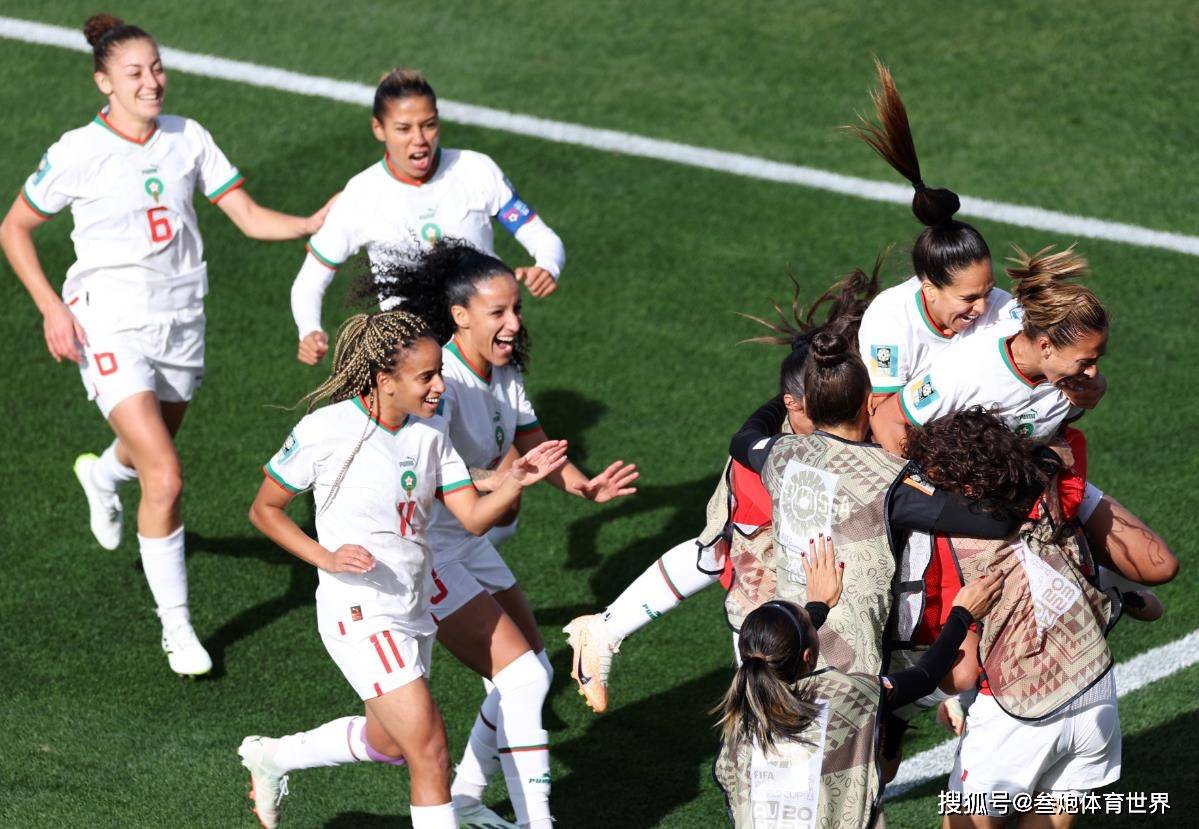 黑白直播在线观看-包含韩国女足球队培养新人，迎接未来挑战的词条