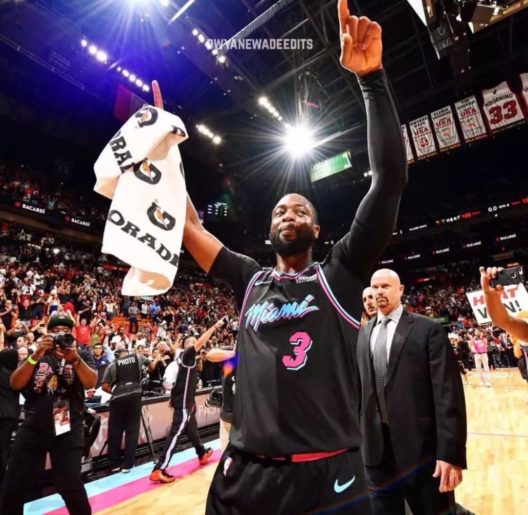 黑白直播在线观看nba-包含汉堡队主场压哨绝杀，拿下关键三分的词条