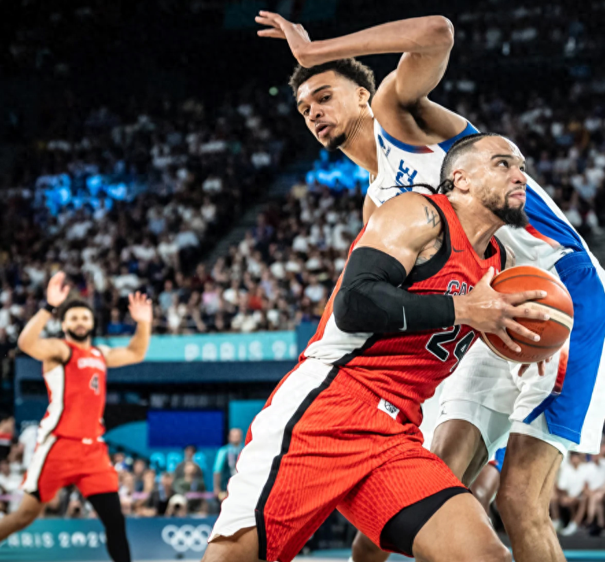 黑白直播在线观看-湖人鏖战加拿大男篮，戈贝尔绝境逆转