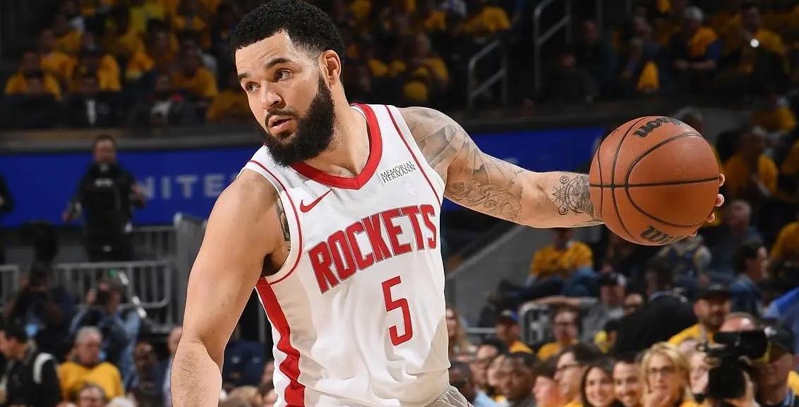 黑白直播在线观看-猛龙客场大胜尼克斯，范弗利特状元表现神勇的简单介绍