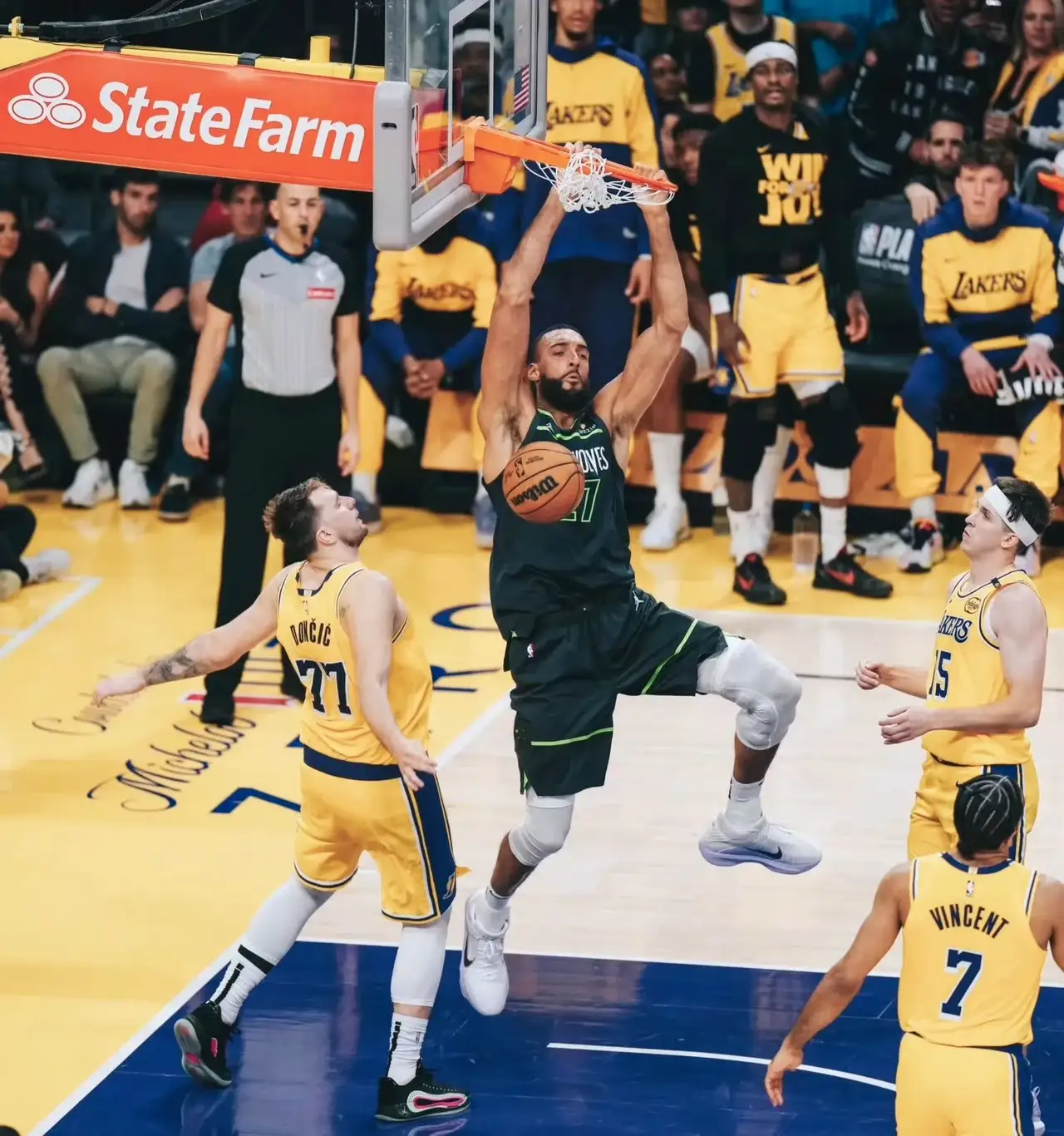 包含快船轻取西班牙男篮,戈贝尔打破历史纪录的词条 包含快船轻取西班牙男篮,戈贝尔打破历史纪录的词条