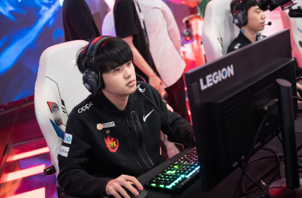 黑白直播网-DK逆转FPX，Gumayusi关键制胜