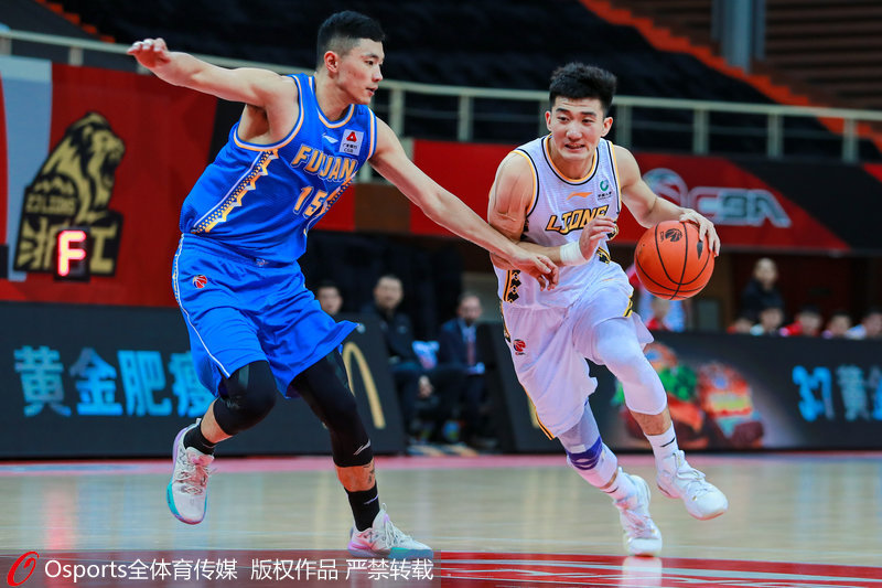 黑白直播免费体育直播-雷霆完胜北京队，孙铭徽扛起全队