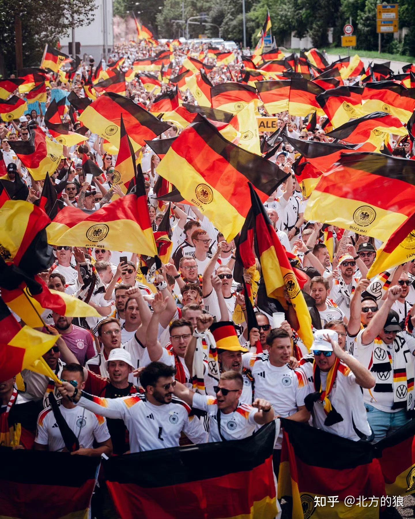 黑白直播-欧洲杯赛事精彩瞬间盘点，年度回顾震撼登场的简单介绍