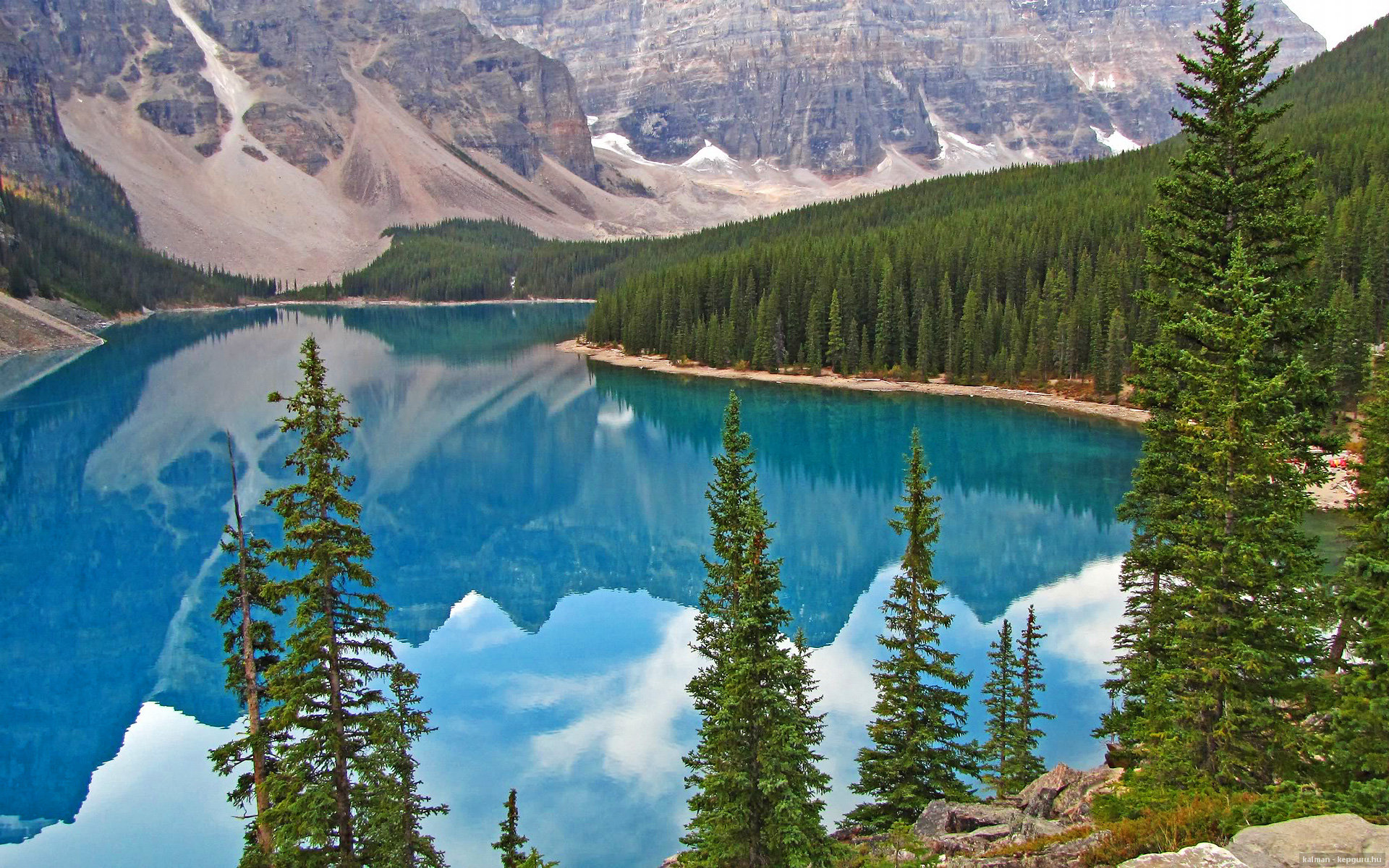 黑白直播nba-冰与火之歌，米切尔关键回合一锤定音，热火力克掘金展露冠军相