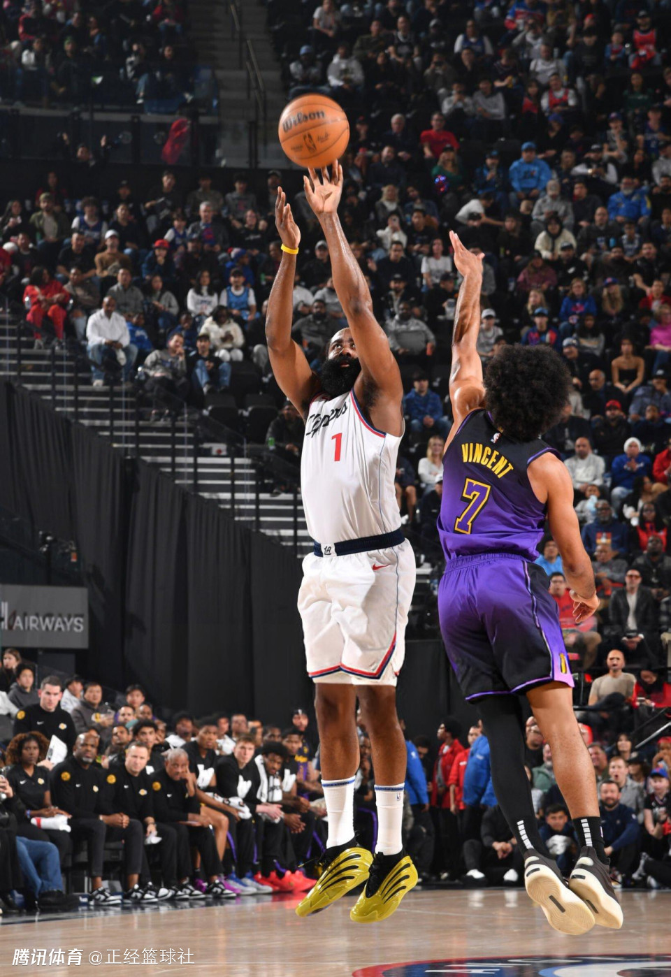 欧冠半决赛焦点战，湖人速胜快船