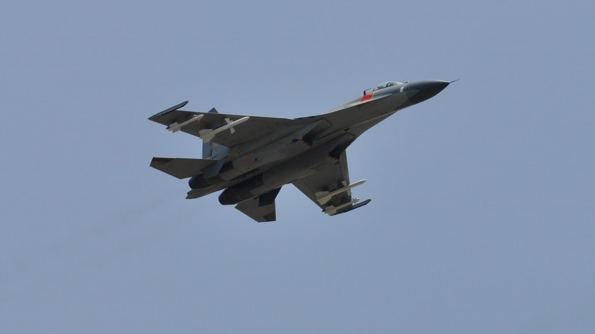 F1新赛季揭幕战之夜，弗拉霍维奇统治全场的速度传奇